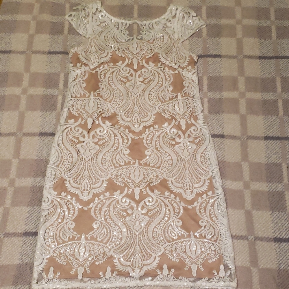 Roz and Ali Sequin Lacey Dress